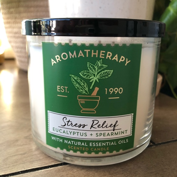 Bath and Body Works Candle - Picture 1 of 4